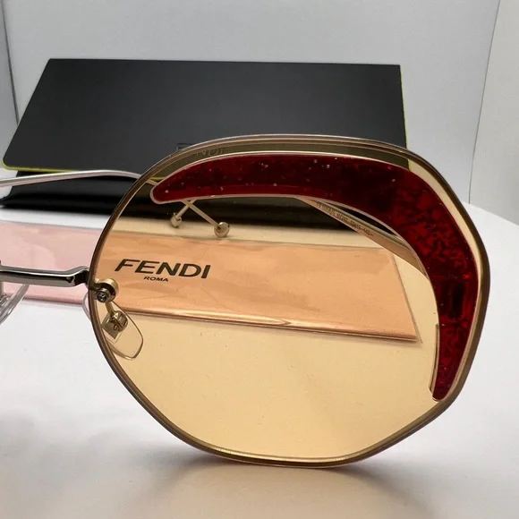 Authentic Fendi Sunglasses display picture 2